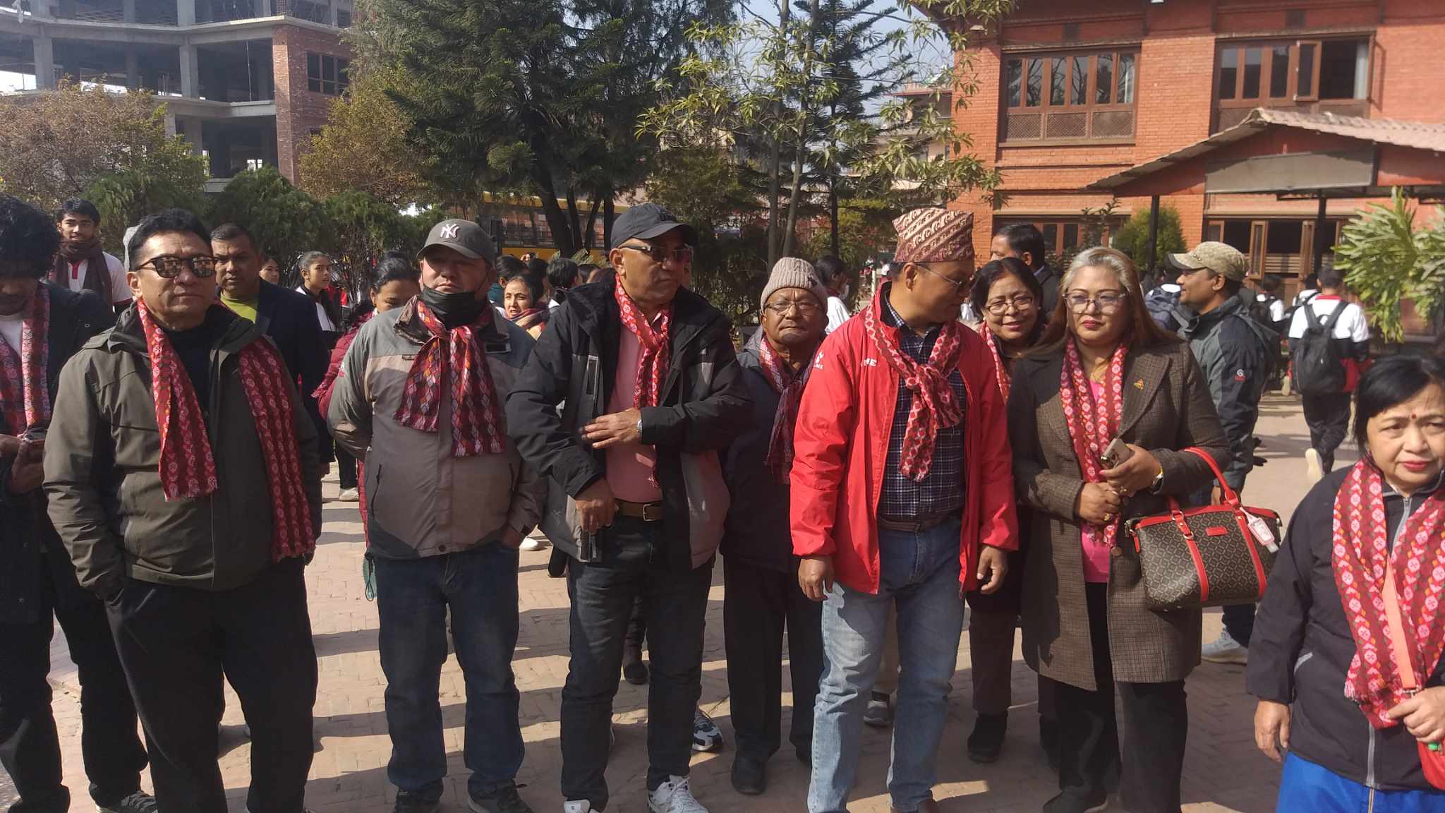 धरानका तीन दर्जनबासीहरु भक्तपुरको ख्व्प कलेजमा (तस्वीरमा)