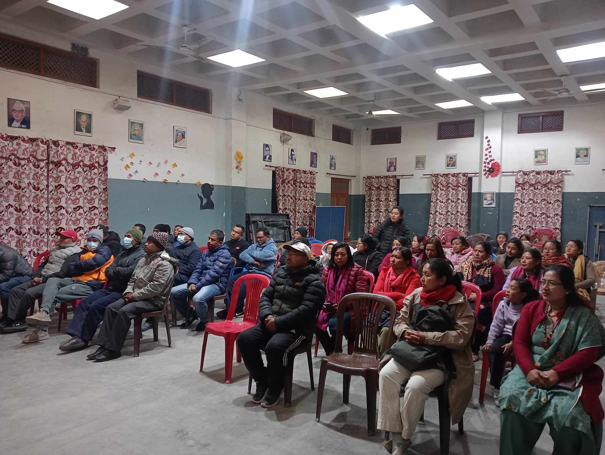 पुँजीवादी सत्तामा जानु भन्नेको पुँजीपतिहरुसँग घुस खाएर कामदार बर्गलाई धोका दिनु हो