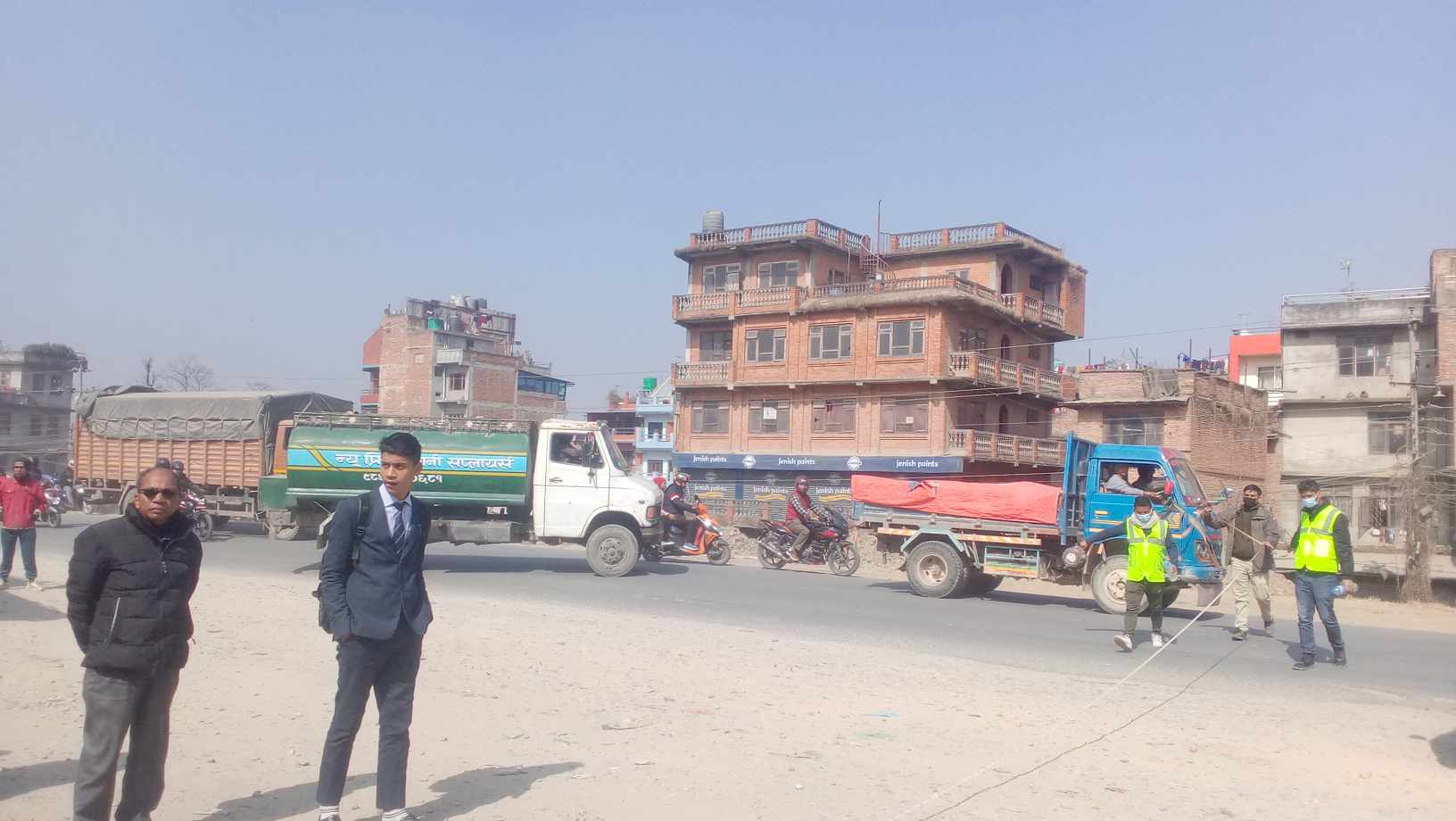 यसरी हटाइयो सूर्यविनायकदेखिका अस्थायी संरचनाहरु (तस्वीरमा)