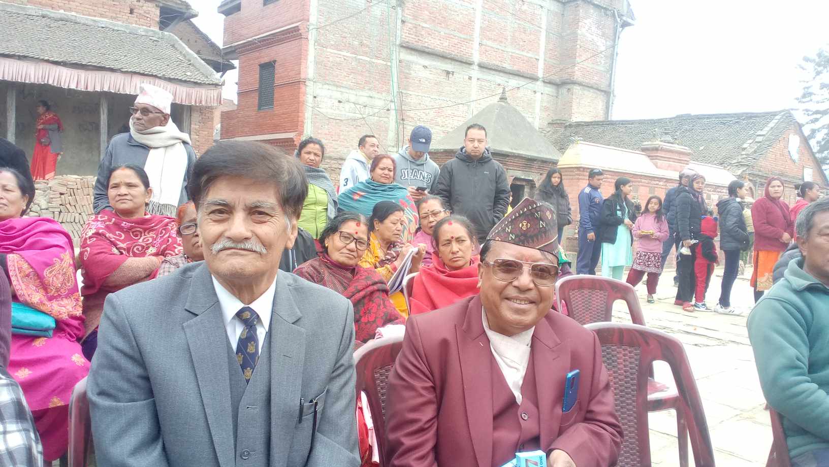 किन आए गायक योगेश्वर अमात्य भक्तपुर ? 