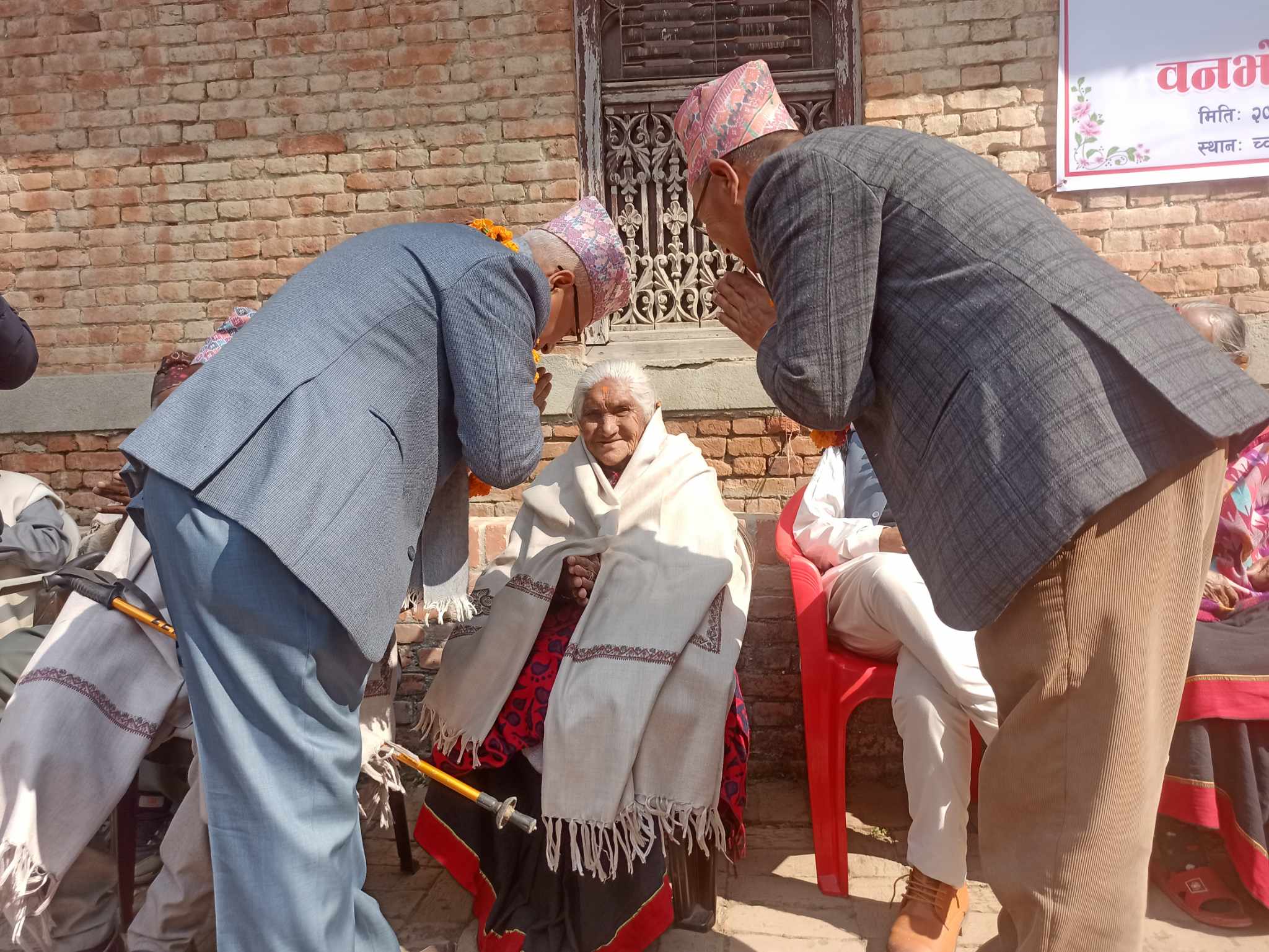 इटाछेंका एक सय वर्षीय हरिलाल पंचलाई गरियो सम्मानित
