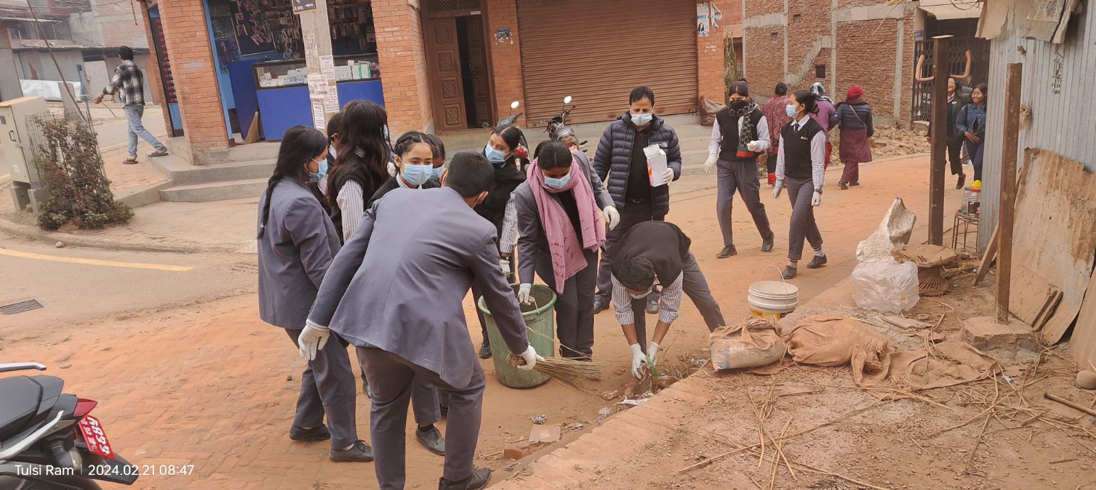 वार्षिकोत्सवको अवसरमा सरसफाई (तस्वीरहरु छन् ) 