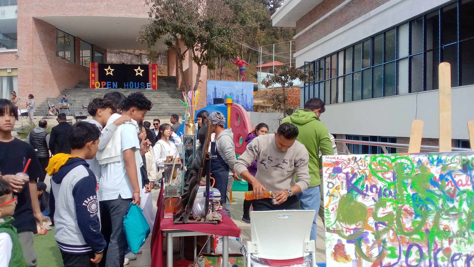 यस्तो रह्यो काठमाडौ वल्ड स्कुलको ओपन हाउस (तस्वीर कथा)