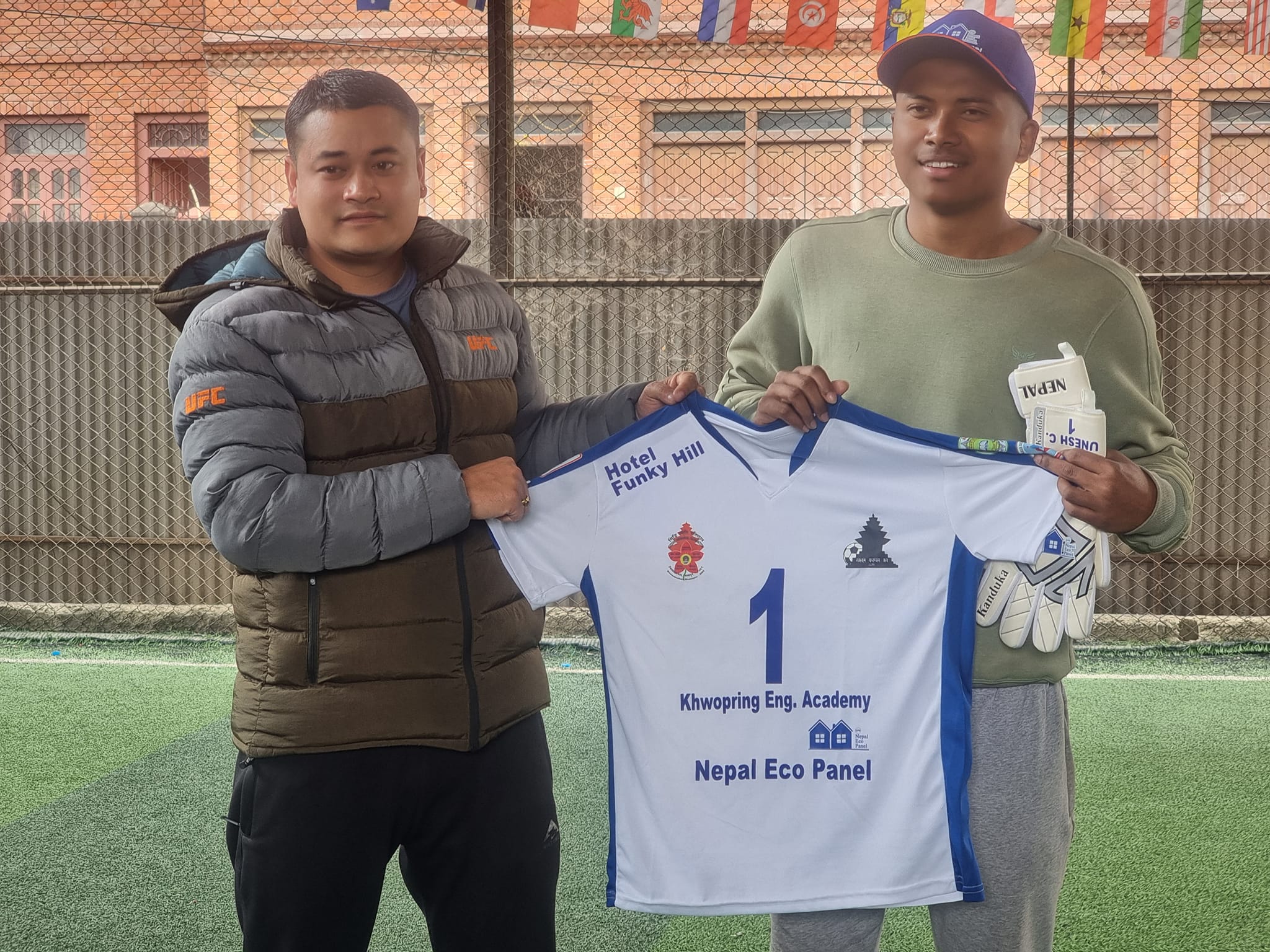 जब नेपाल इको प्यानलको जर्सीमा खेलाडी मैदानमा पुगे .........