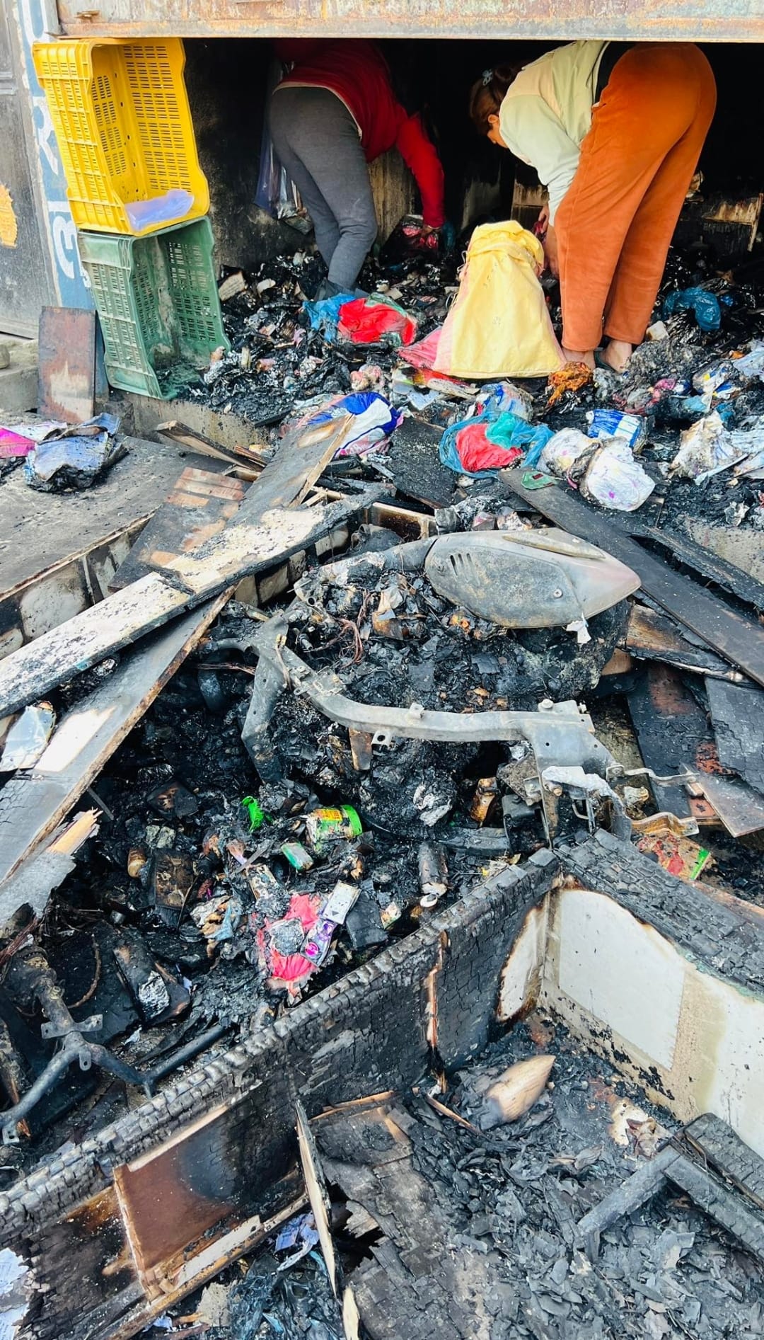 आदर्श औषधि पसलमा आगलागी 