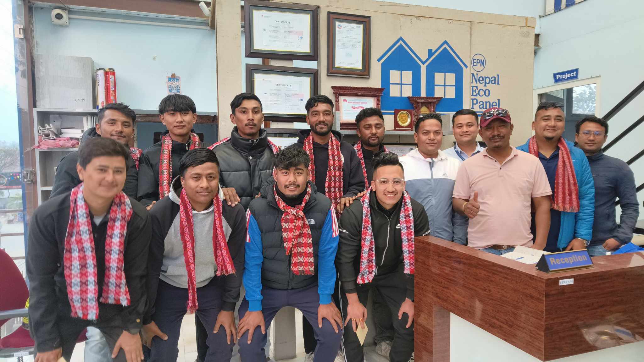 फुटबलमा विजयी टिम तथा खेलाडीहरुलाई नगद पुरस्कार वितरण
