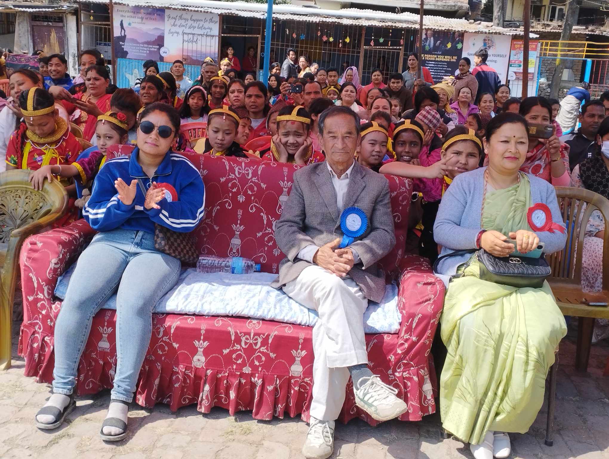 वेलफेयर एकेडेमीका नानीहरुले नचाए अभिभावक 