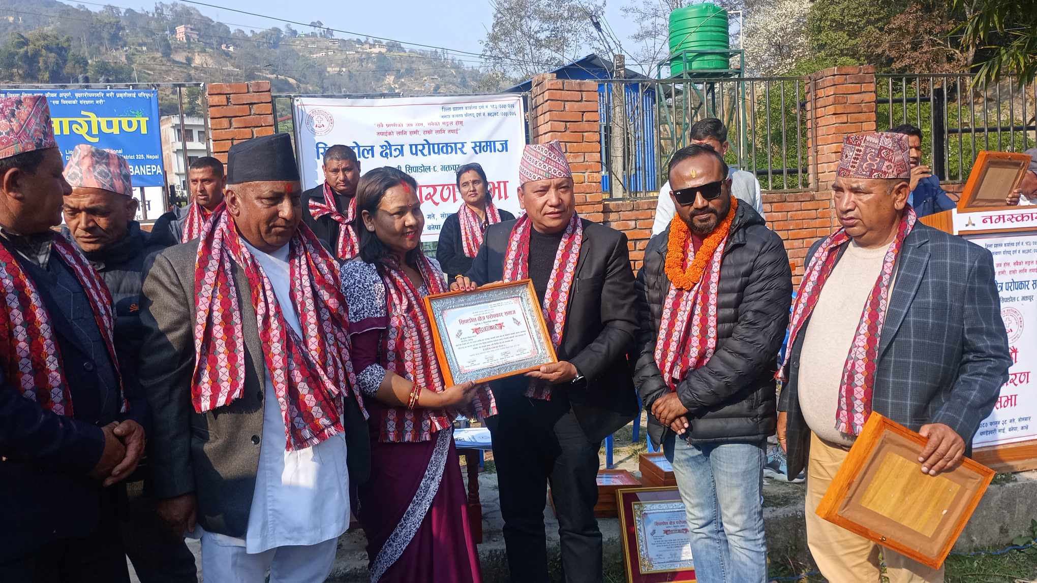 तस्बिरमा  सिपाडाेल क्षेत्र परोपकार समाजको छैठौं साधारण सभा