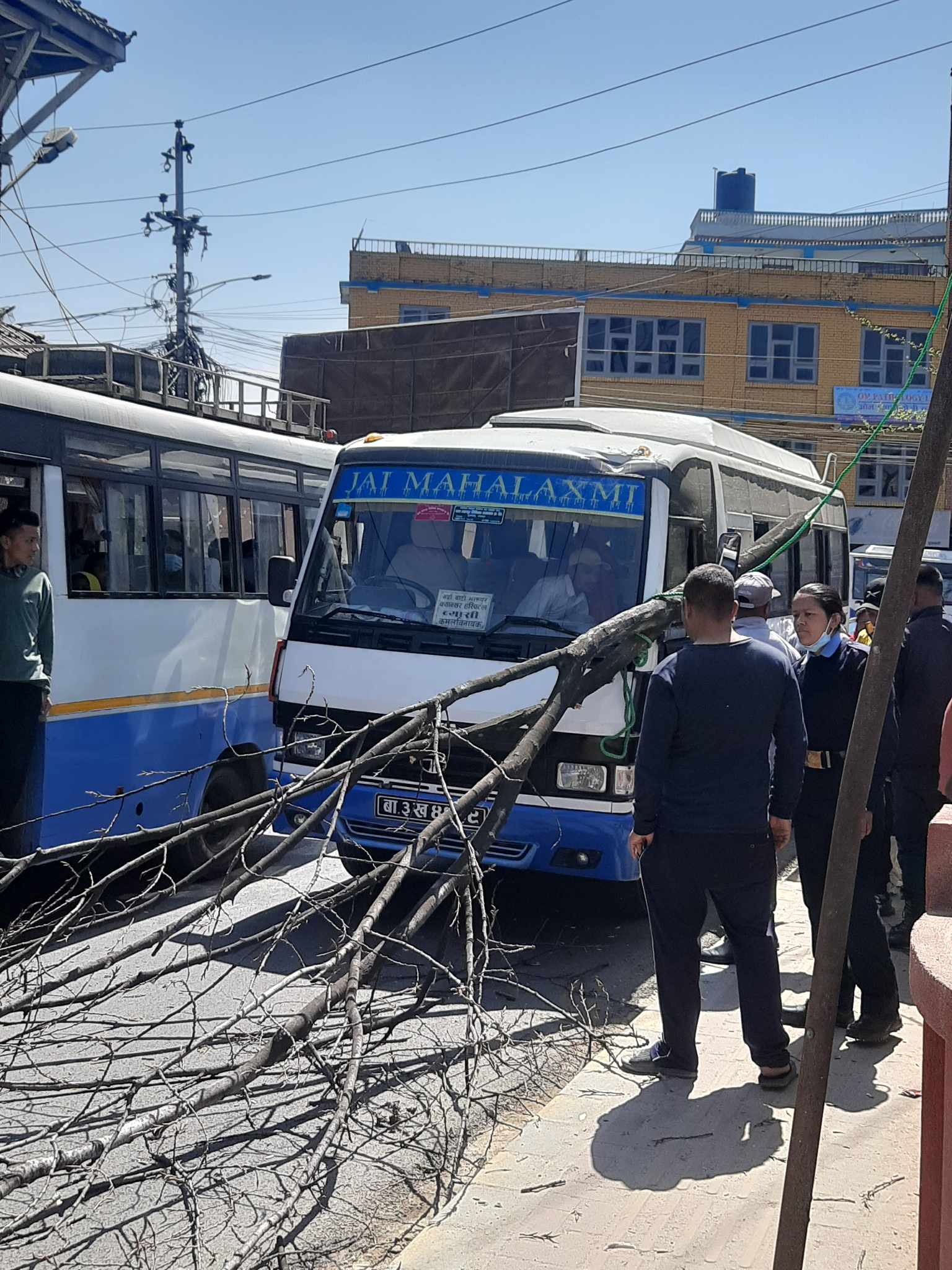 दूधपाटीमा झण्डै दुर्घटना