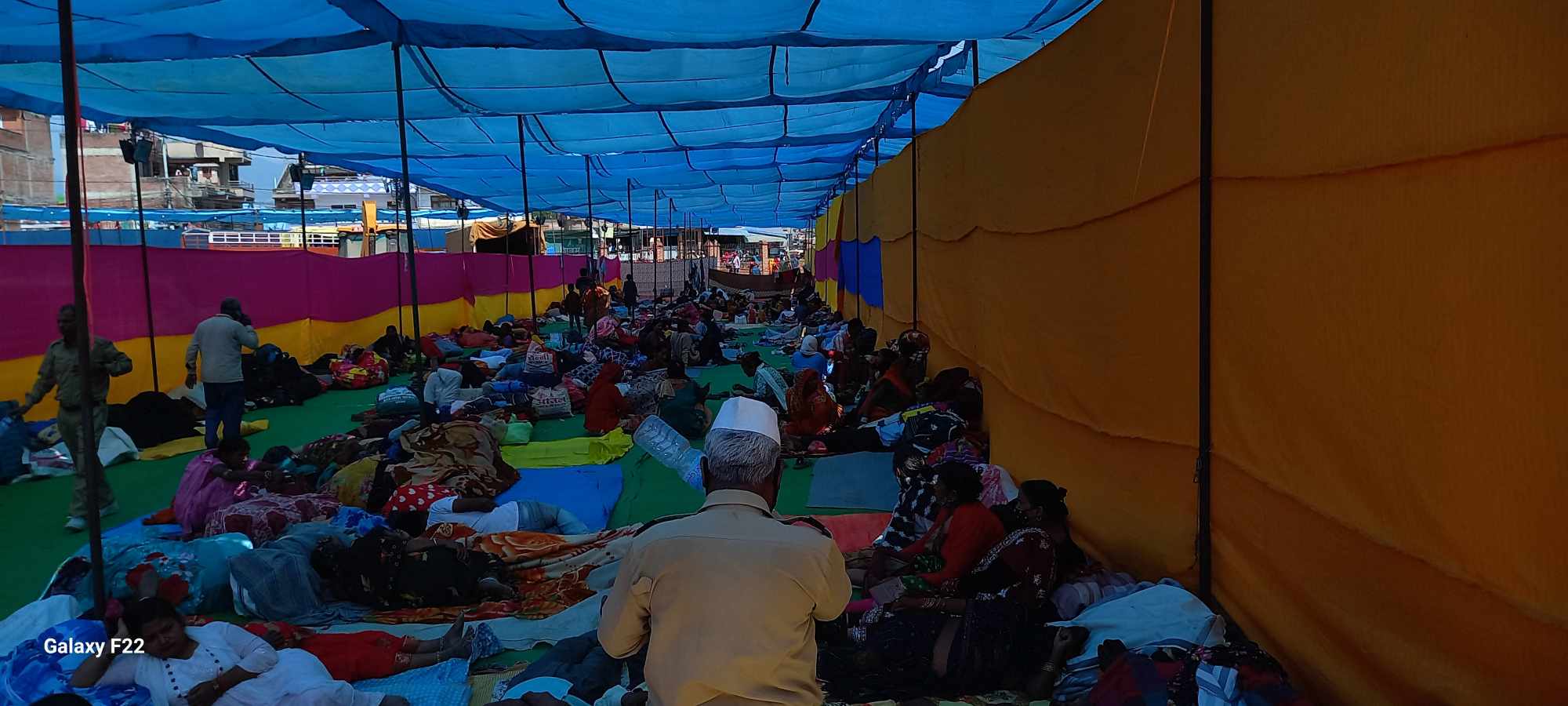 सल्लाघारीमा भारतीयको भीड (तस्वीर कथा)