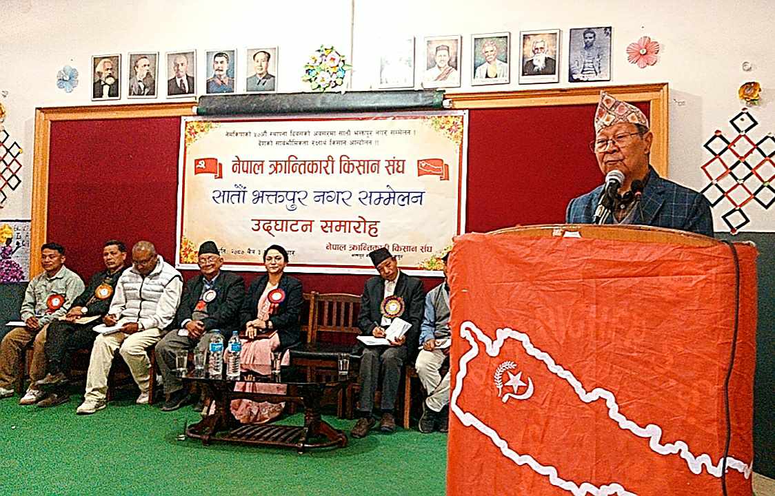 तस्वीरमा नेक्राकि संघ भक्तपुर नगरको अधिवेशन 