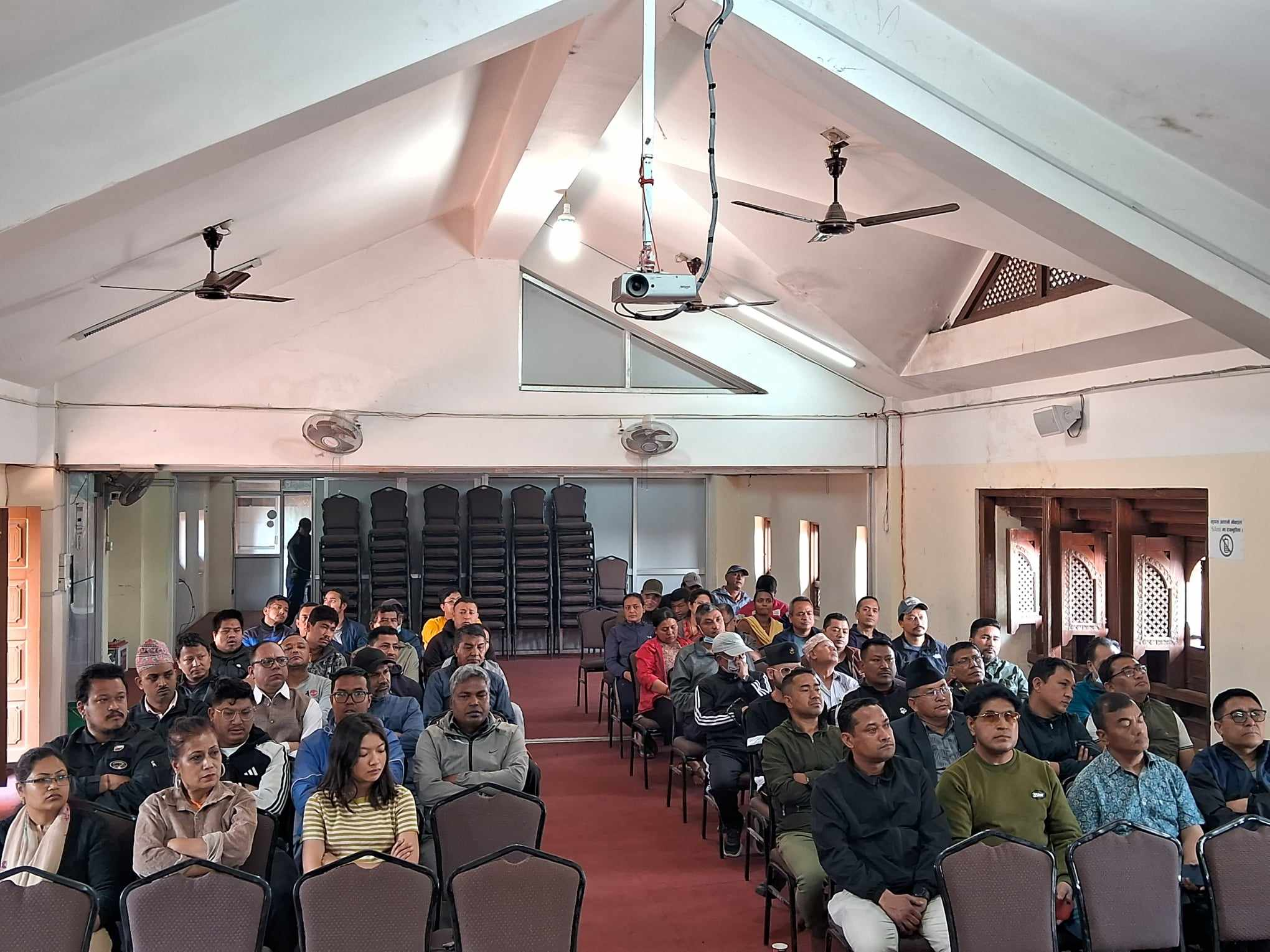 खौमादेखि दुधपाटीसम्मका पसल व्यवसायीहरुको भेला 