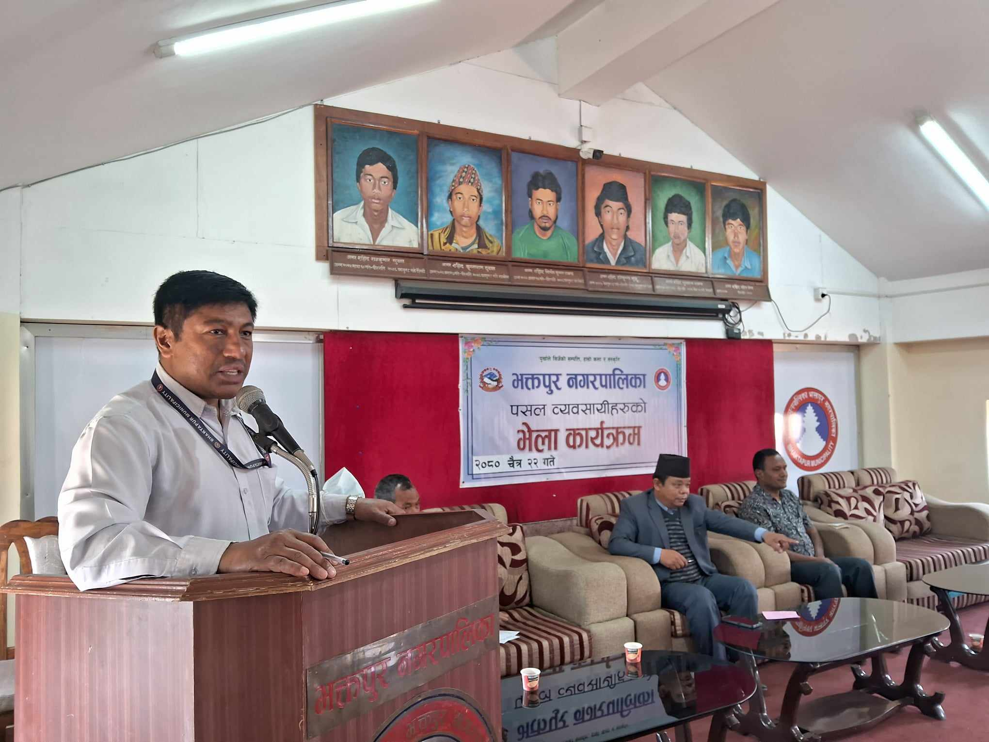 खौमादेखि दुधपाटीसम्मका पसल व्यवसायीहरुको भेला 