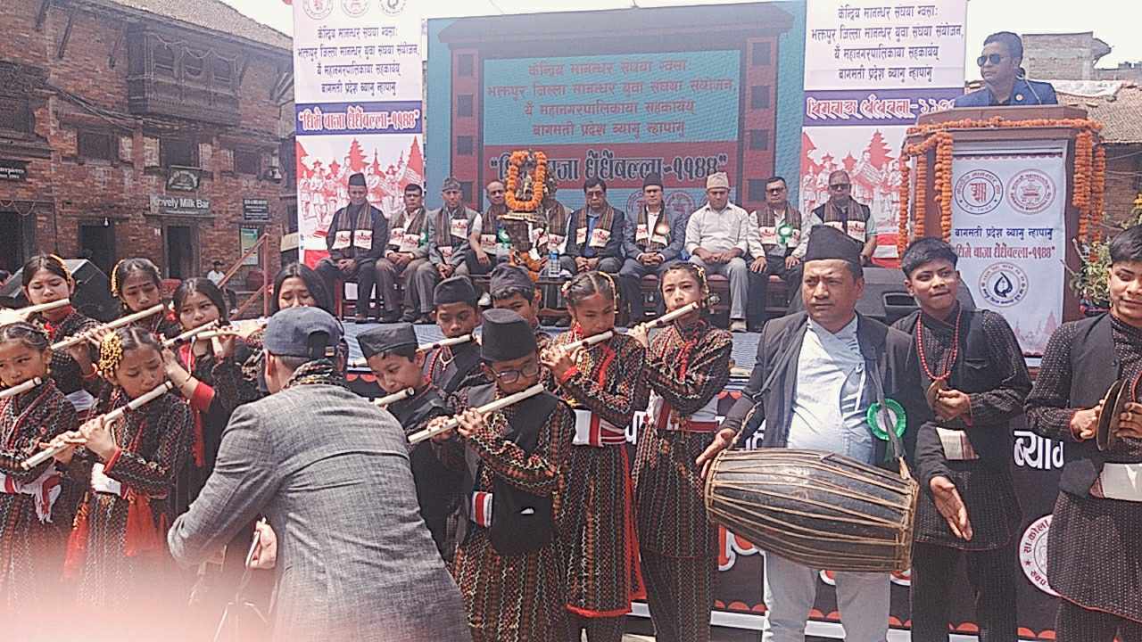 तस्वीरमा दतात्रयमा भएको उपत्यकाव्यापी धिमे बाजा प्रतियोगिता 