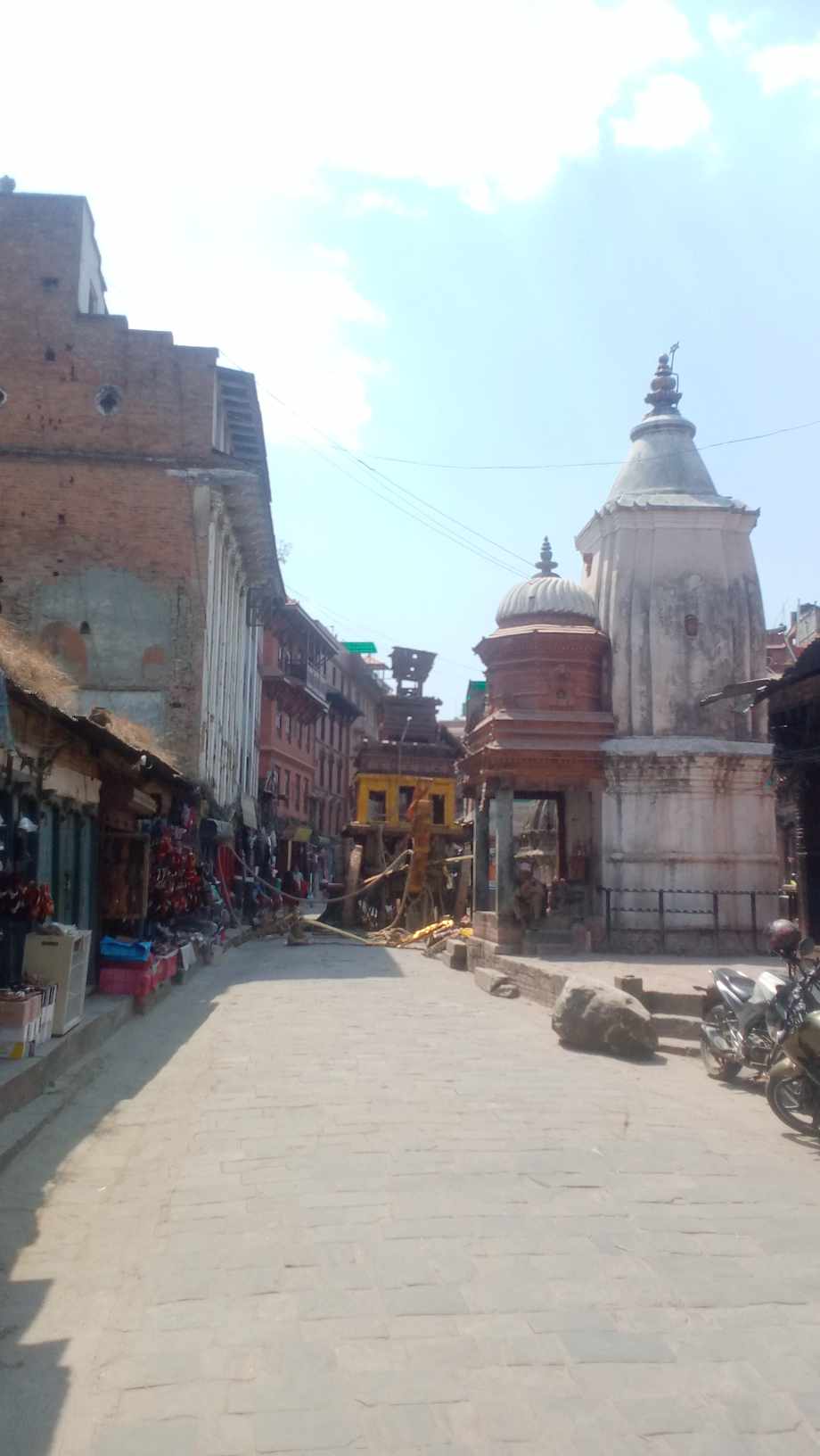 बाटो बन्द गरेर विगार्न थालियो भैलख