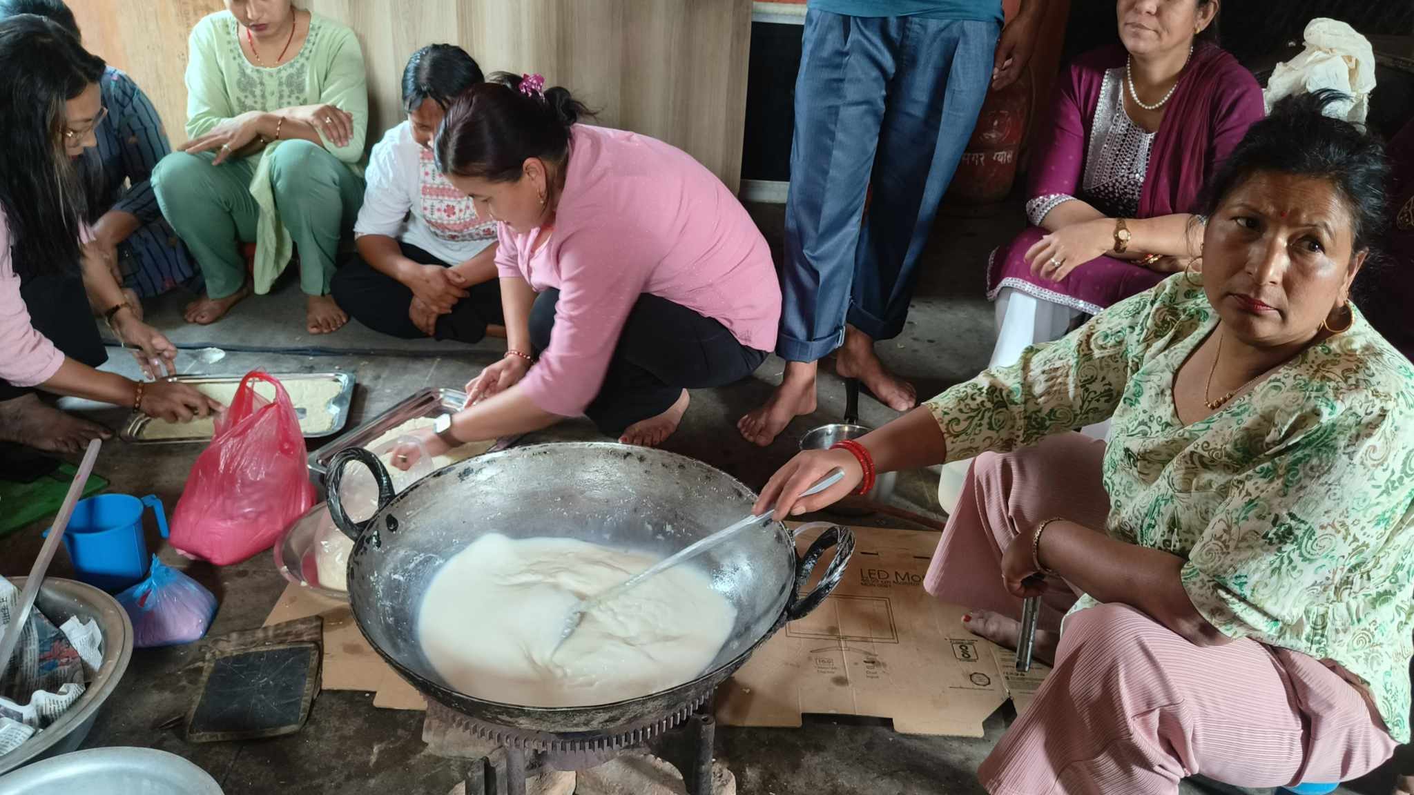 मिठाई तालिममा महिलाहरु रमाएपछि ....