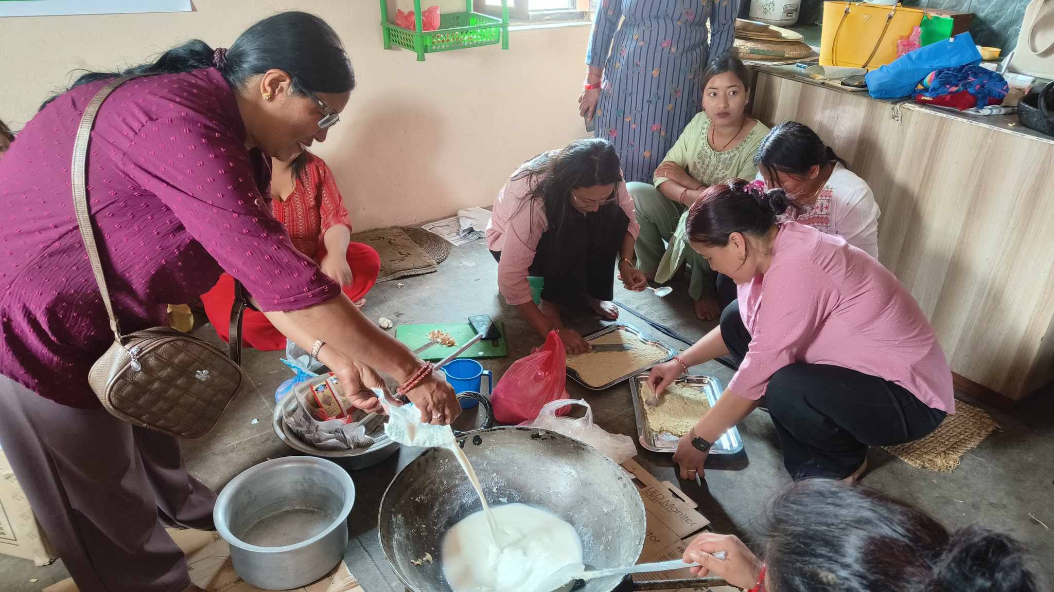 मिठाई तालिममा महिलाहरु रमाएपछि ....