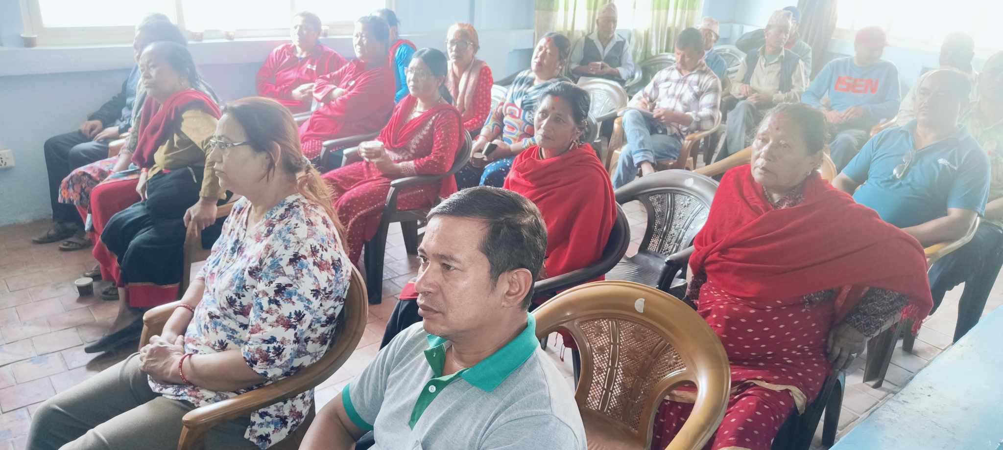 किसानलाई दिइयो धानको वीउ राख्ने तरिकाबारे जानकारी (तस्वीर कथा)