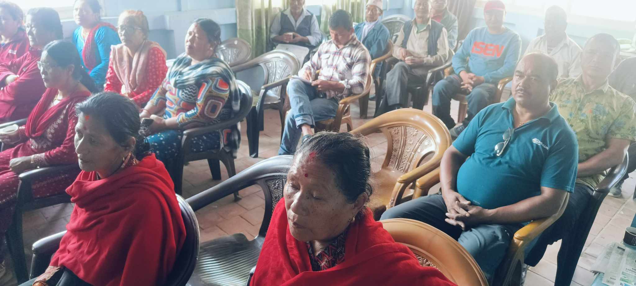 किसानलाई दिइयो धानको वीउ राख्ने तरिकाबारे जानकारी (तस्वीर कथा)