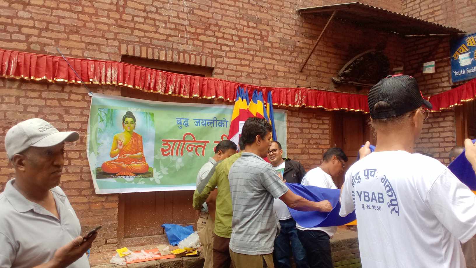 भक्तपुरमा निकालियो मैनबती पदयात्रा (तस्वीरहरु छन्) 