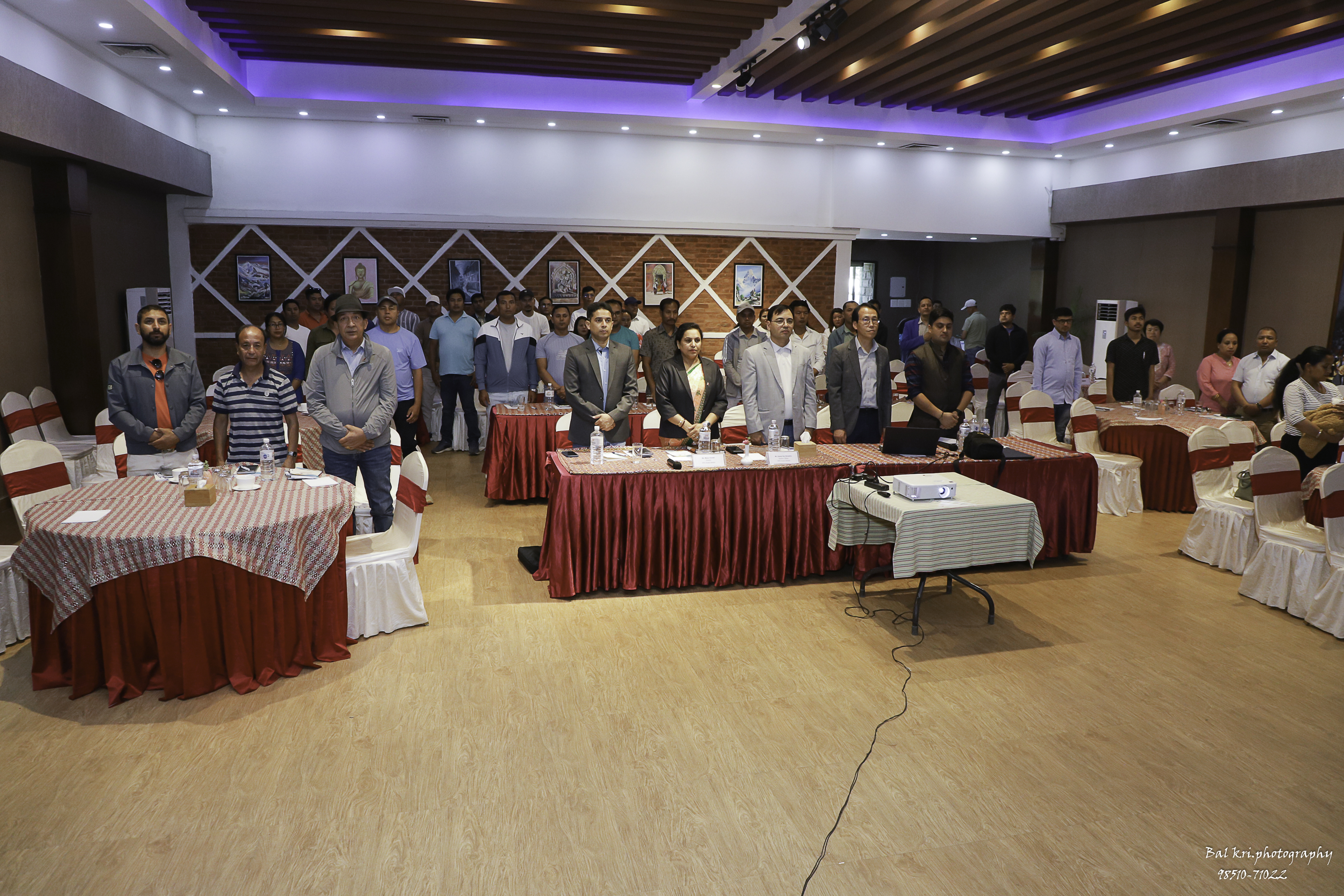 जे गरौं, आफ्नै देशमै गरौं