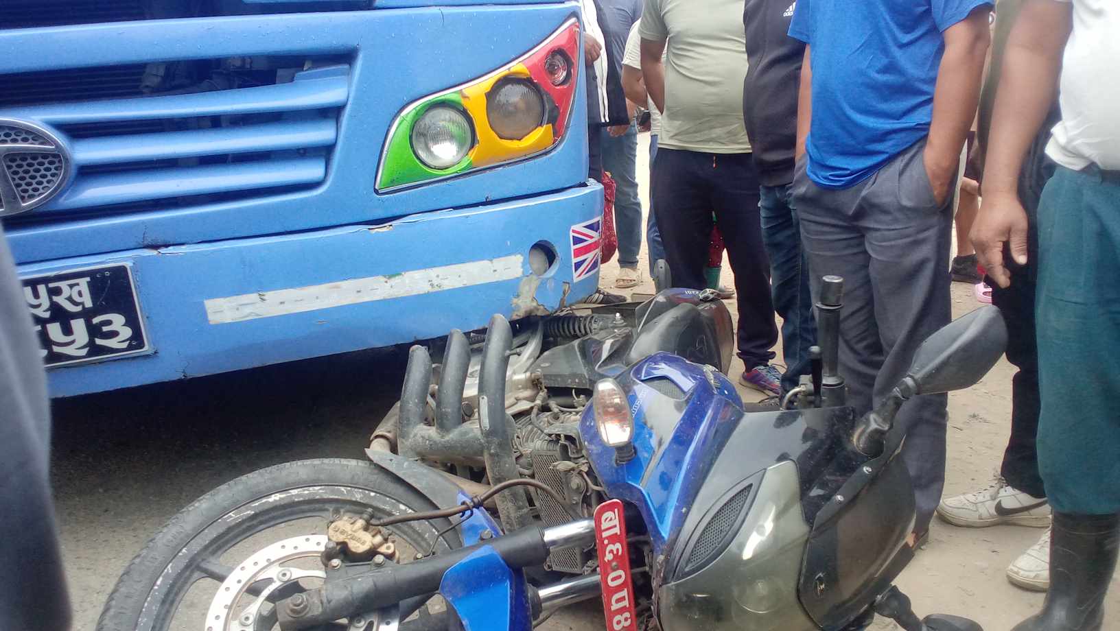 जगातीमा बसले मोटरसाइकललाई किचेपछि.........