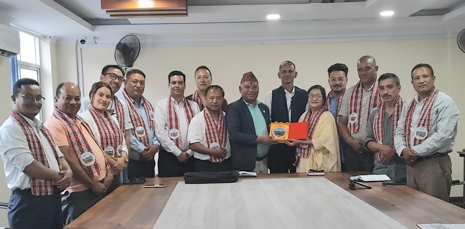 किन गए भक्तपुर उद्योग वाणिज्य संघको टोली चाँंगु ?