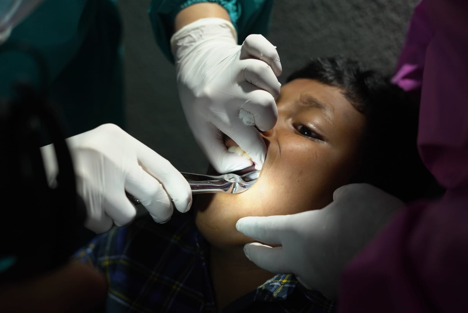 स्वास्थ्य चेकजाँच गर्न दुई घण्टा हिंड्नुपर्ने बाध्यता