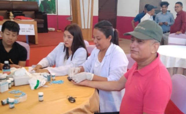 ग्रील ब्यवसायी र कर्मचारीहरुको स्वास्थ परीक्षण