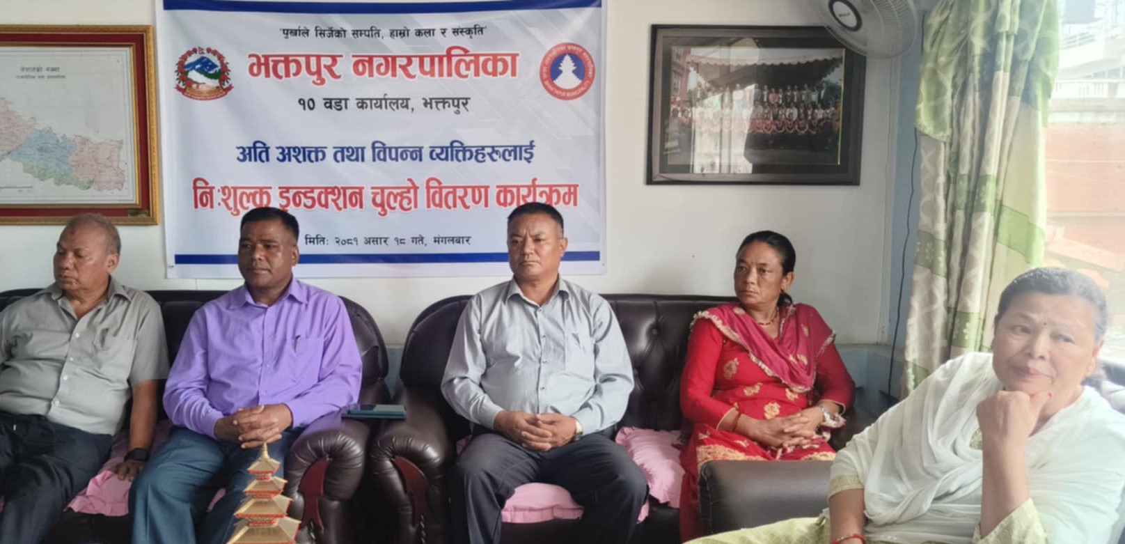कमलविनायकका गरिवलाई निःशुल्क इण्डक्सन चुलो वितरण 
