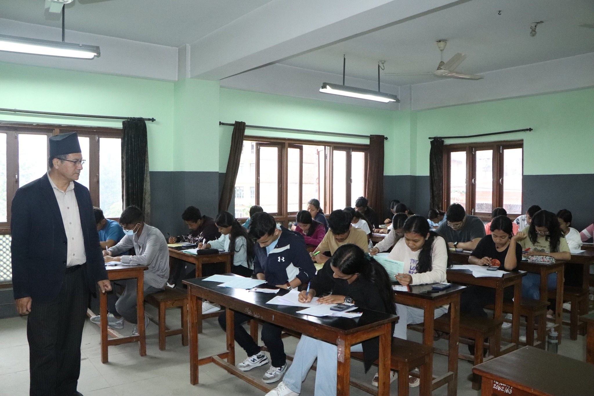 ख्वपमा पहिलो चरणको प्रवेश परीक्षामै दुई हजार पाँंच सय वढी विद्यार्थी सहभागी ः सवैभन्दा वढी विज्ञान संकायमा  