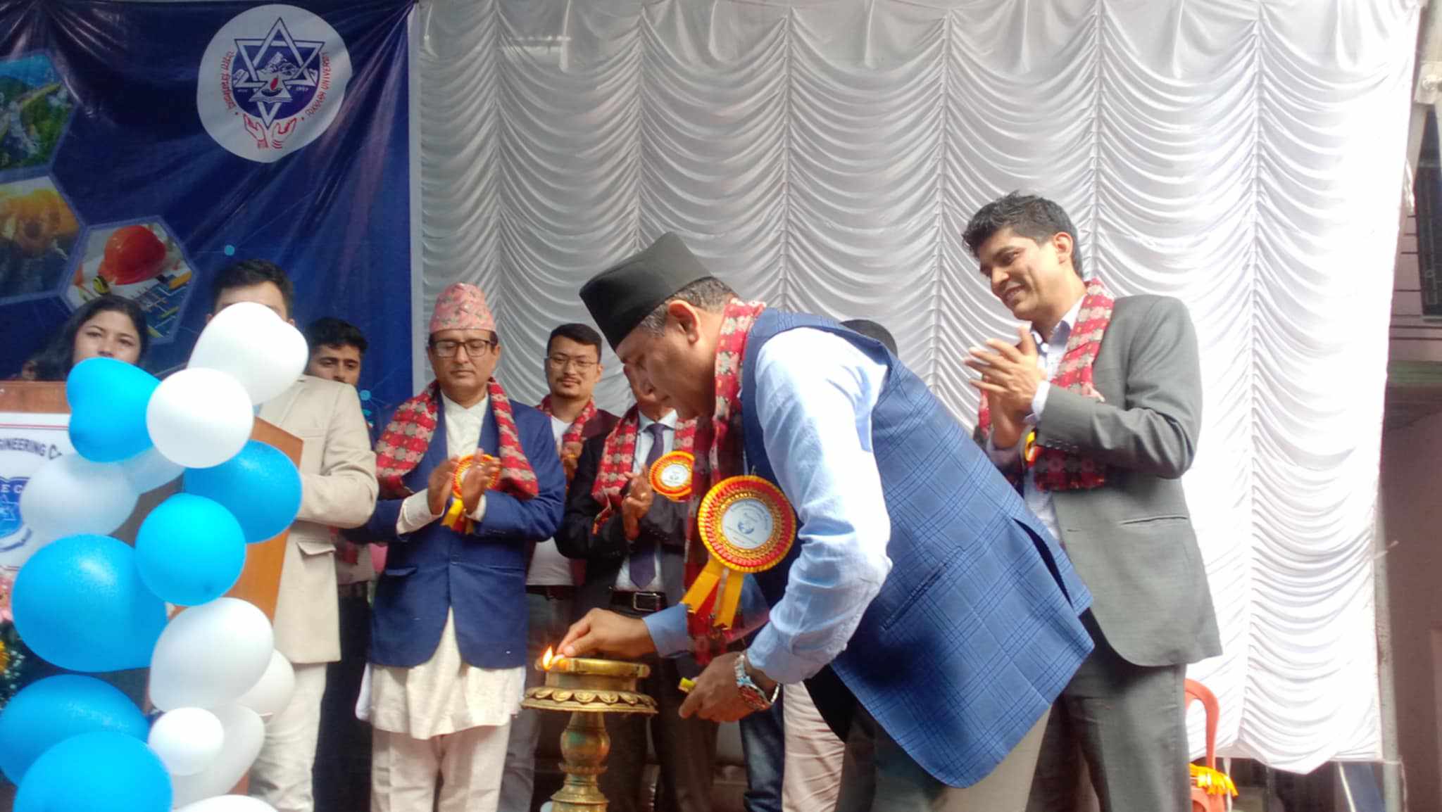 एभरेष्ट इन्जिनियरिङ कलेज सानेपामा सकियो आरोहण  २.०