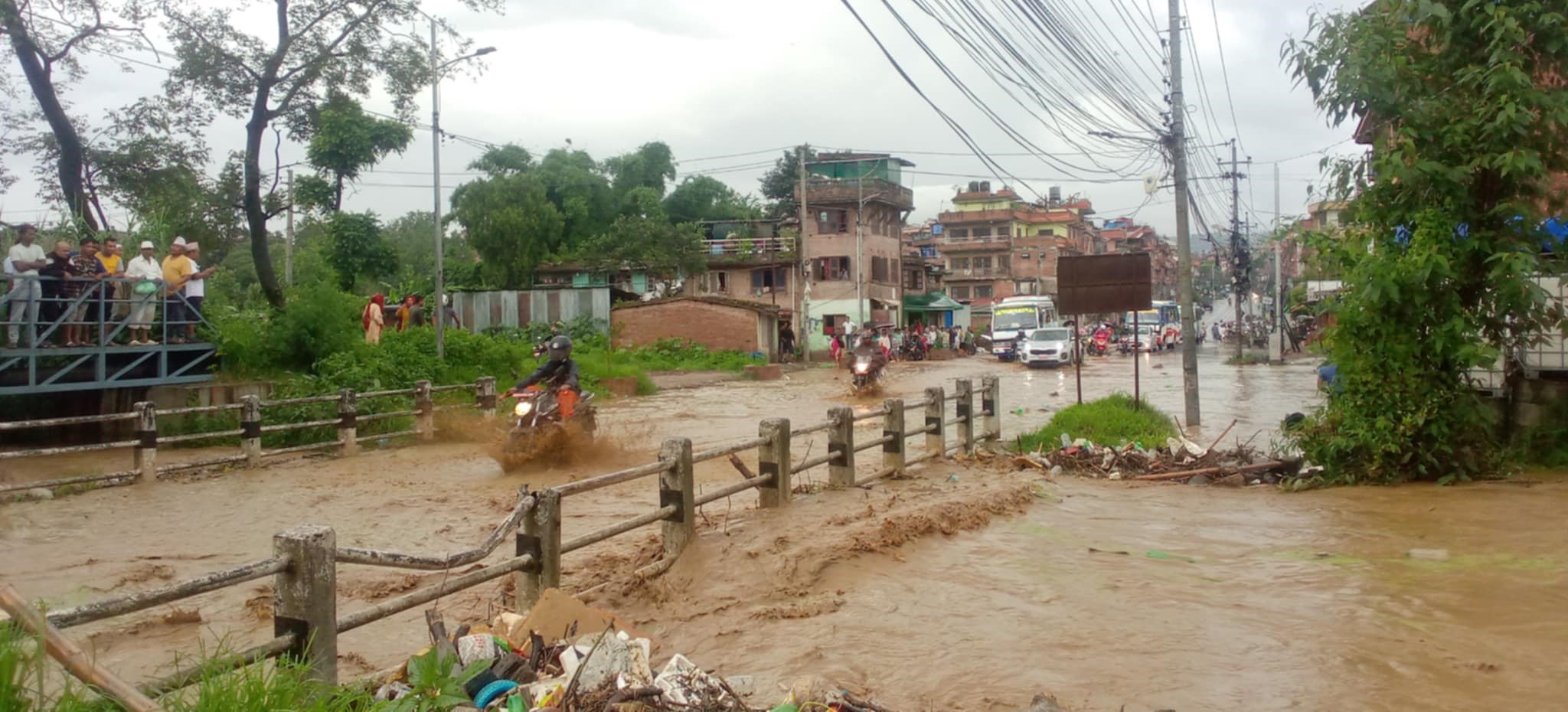 थुसाचामा कोलाहल ः हजारौ भीड (तस्वीरहरुसहित) 