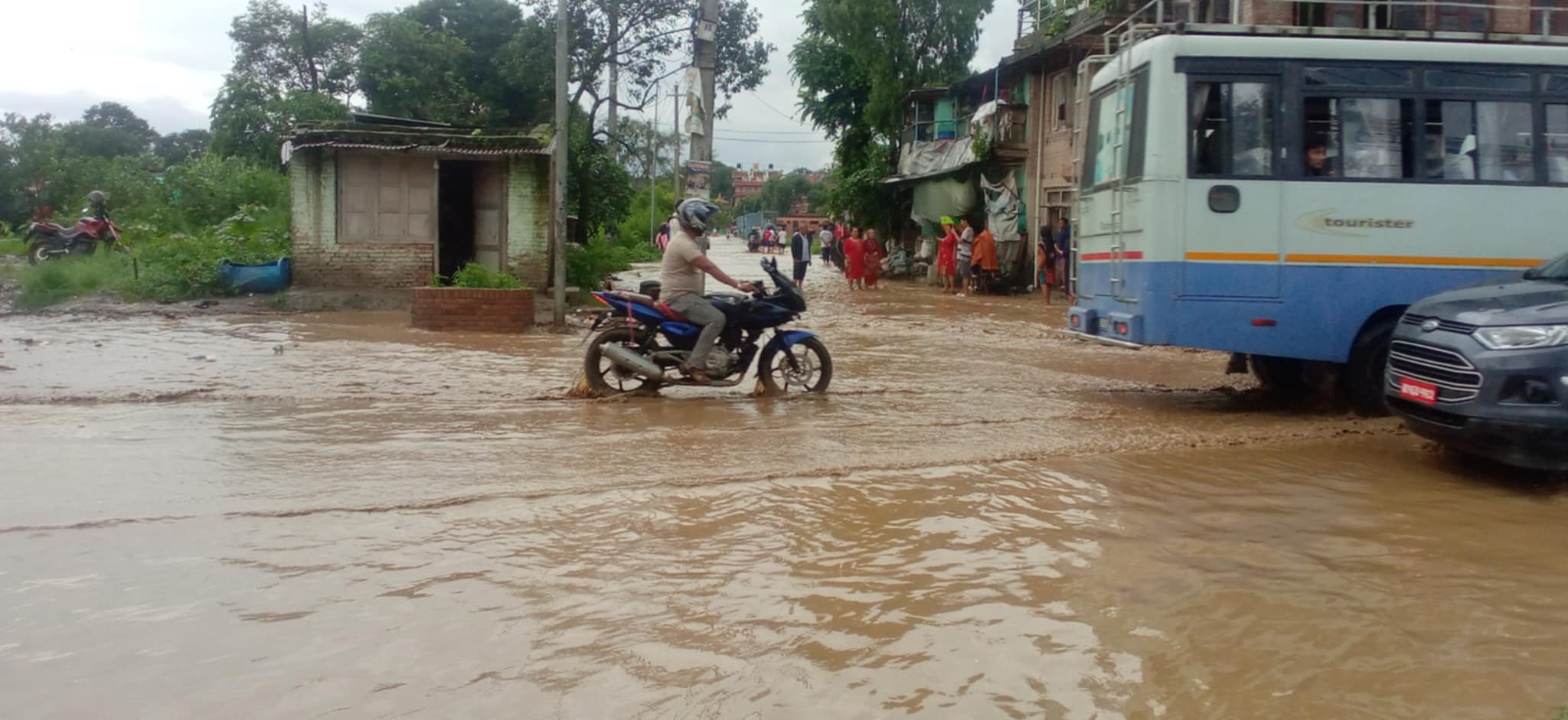 थुसाचामा कोलाहल ः हजारौ भीड (तस्वीरहरुसहित) 