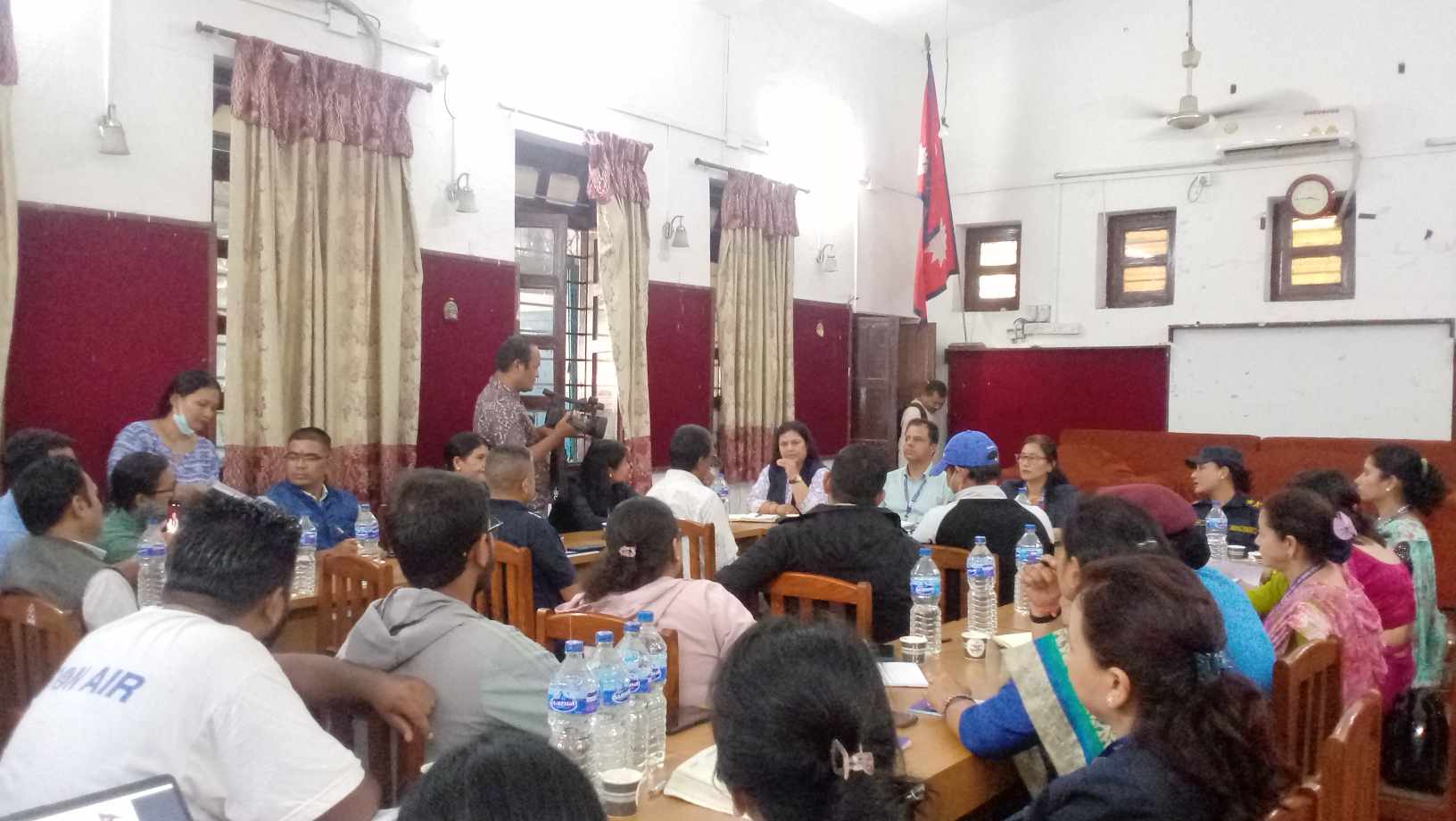 भक्तपुर हाँंक्दै महिला 
