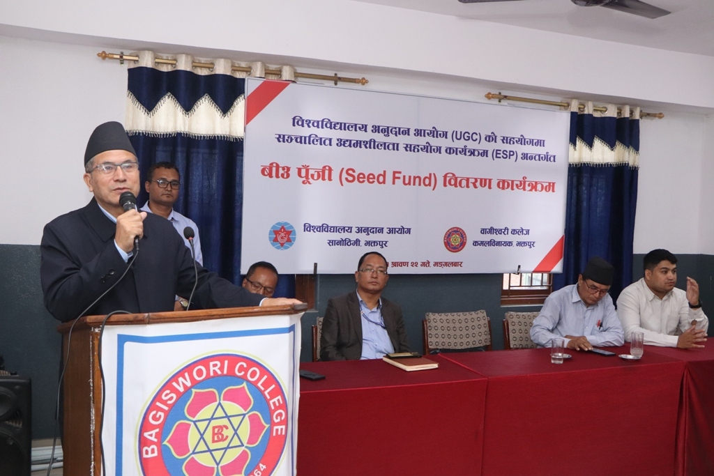 वागीश्वरीका दुई उद्यमी विद्यार्थीहरूलाई बीउ पूजी वितरण