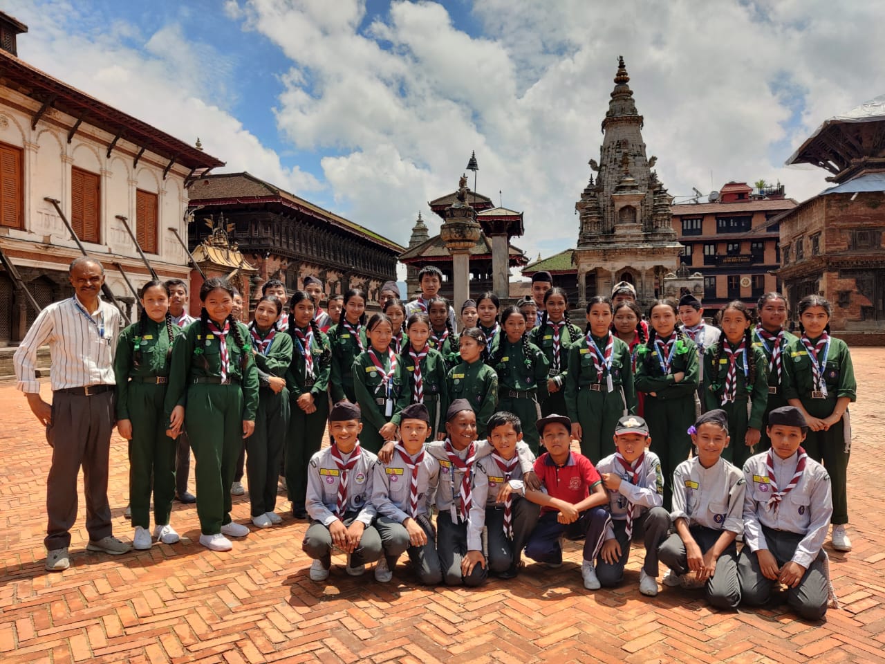 एक दिने हाइकिङ्ग सम्पन्न 