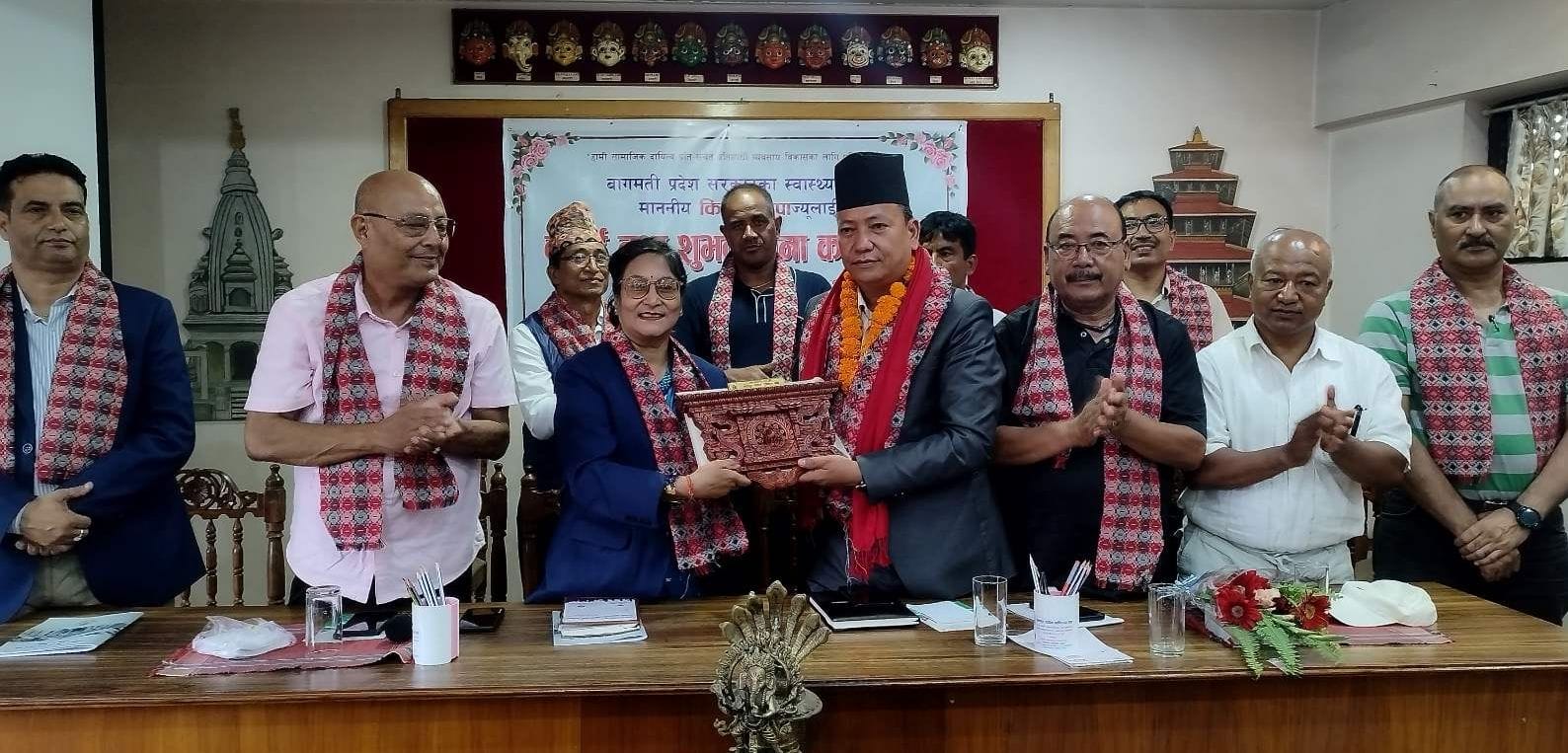 सहजै स्वास्थ्य सेवा पाउने वातावरण बनाउन लागिपर्छु ः स्वास्थ्यमन्त्री थापा