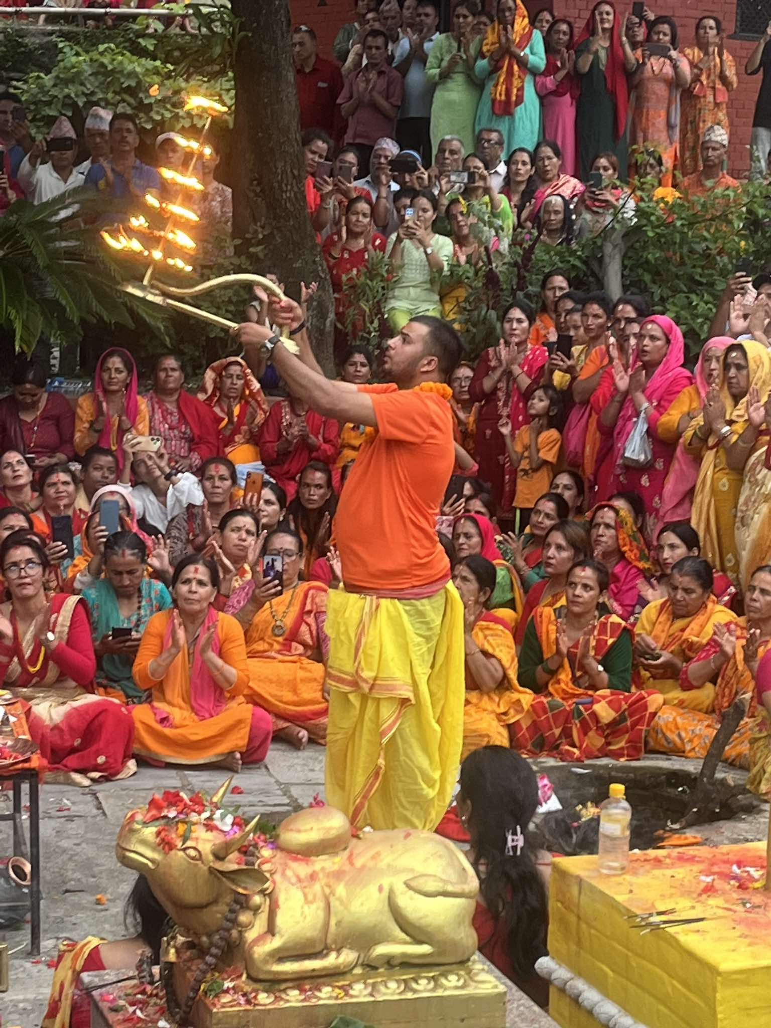 झौखेलस्थित ज्योतिलिङेश्वोर मन्दिरमा आरती कार्यक्रम सकियो 