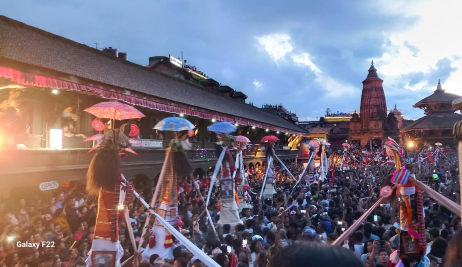 भक्तपुरको गाईजात्राको भैलद्य तस्वीरहरुमा 