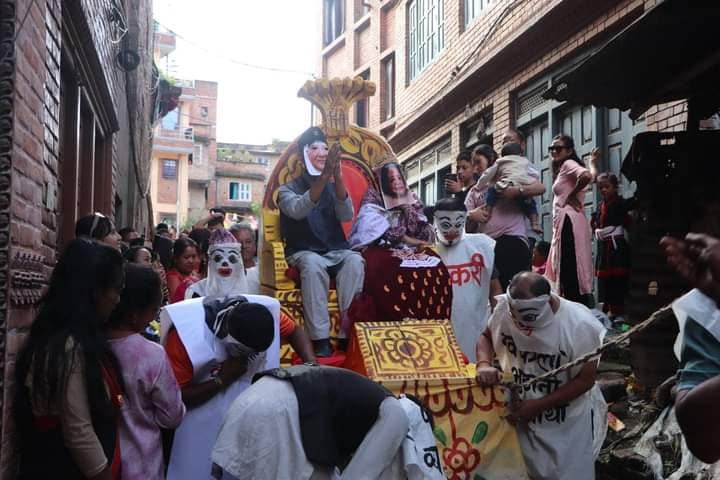 देश चलाउनेहरुको वास्तविक अनुहार गाईजात्रामा 