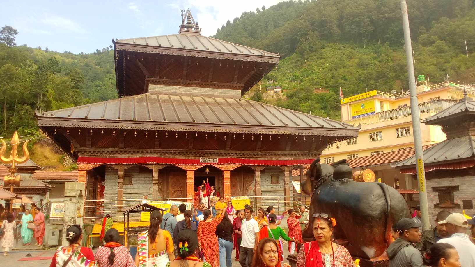 कति दक्षिणा उठ्यो डोलेश्वरमा भएको एकमहिने श्रावणी मेलाबाट ?  