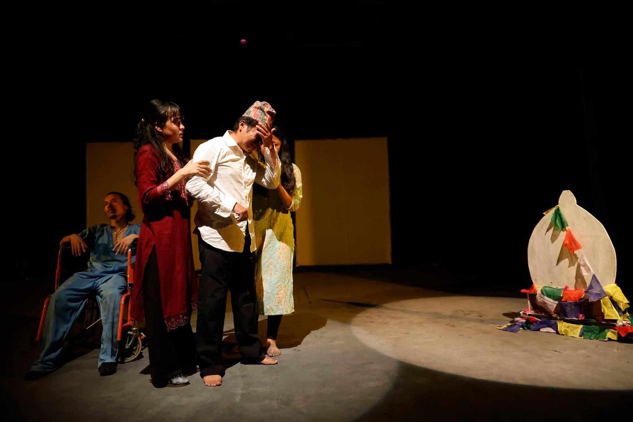 फुर्सदमा हुनुहुन्छ ? मण्डला थिएटर थापागाउँं जानुहोस् 