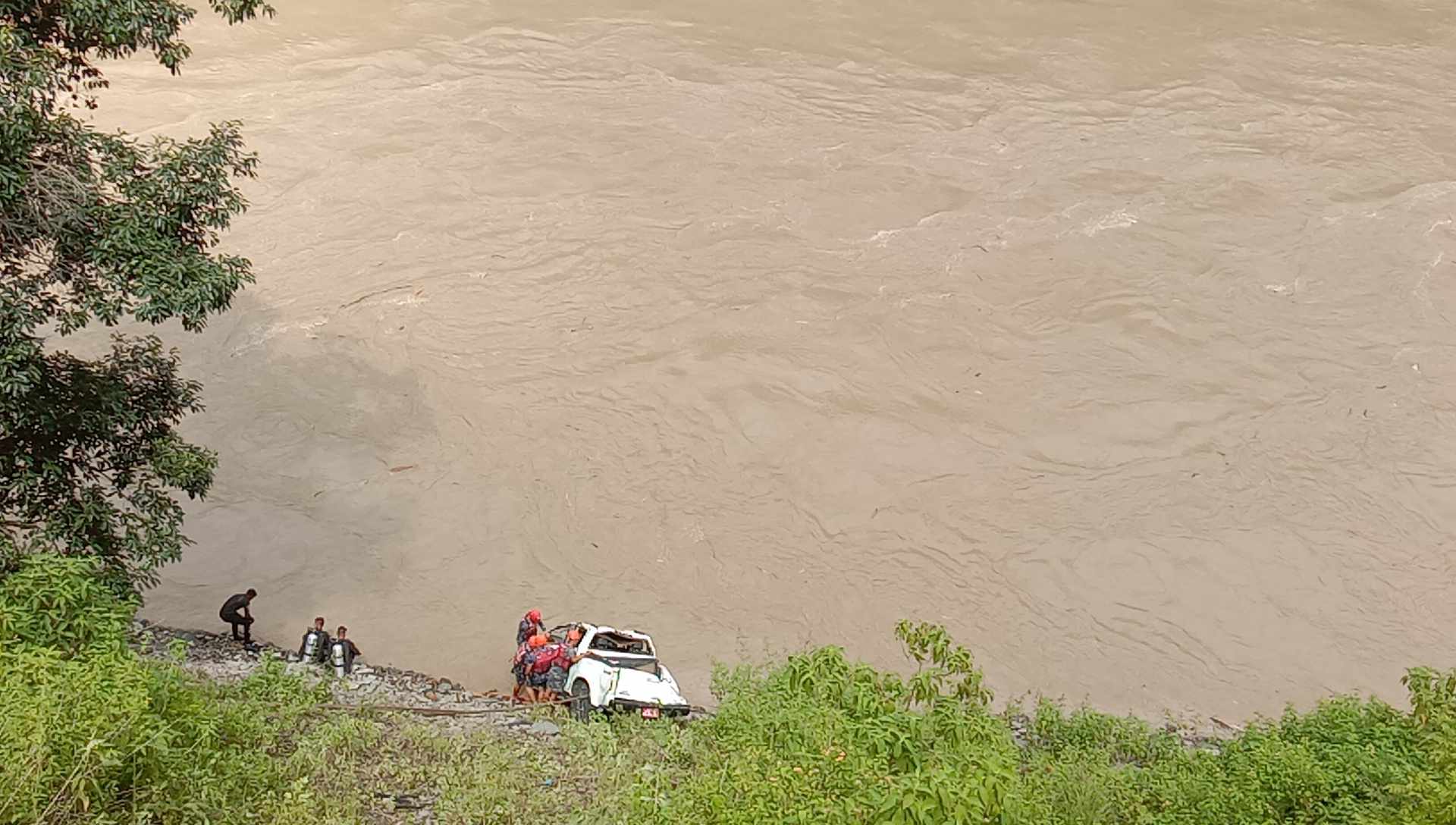 घाइते एकजना डिष्चार्ज, पानी धमिलो भएकाले खोजी कार्यमा समस्या