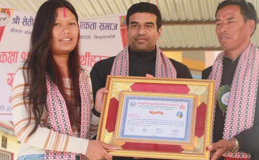 सेतीदेवी माविका पूर्व विद्यार्थीहरूले गरे विद्यार्थीलाइ सम्मान