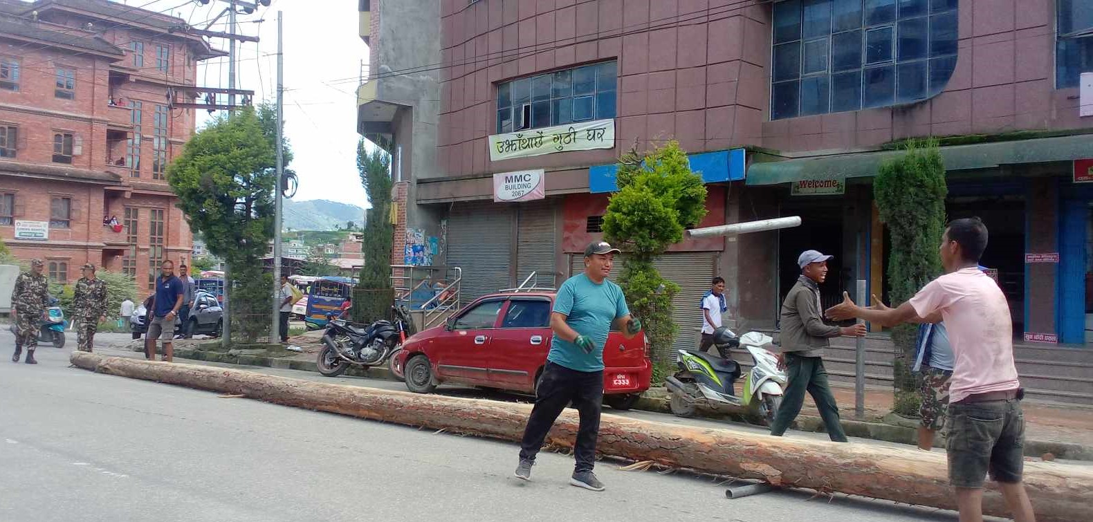 हसे हैसे हा.. हा.. हा...(तस्वीरहरु छन्) 