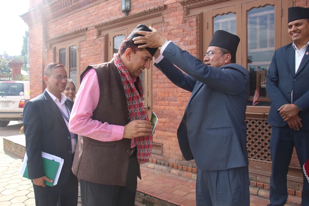 प्रतिनिधिसभाअन्तर्गत शिक्षा, स्वास्थ तथा सूचना प्रविधि समितिका माननीयहरू सल्लाघारीस्थित १०८ रोपनी जग्गा निरीक्षणमा