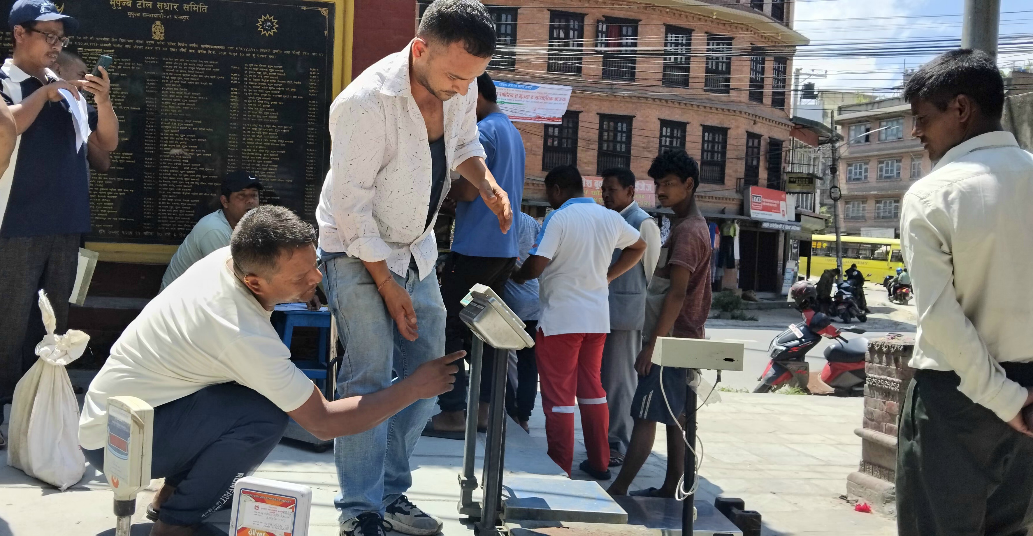 भक्तपुरमा सञ्चालित नापतौल डोर कार्यक्रमबाट हालसम्म ६ सय ८० व्यापारीव्यवसायी लाभान्वित