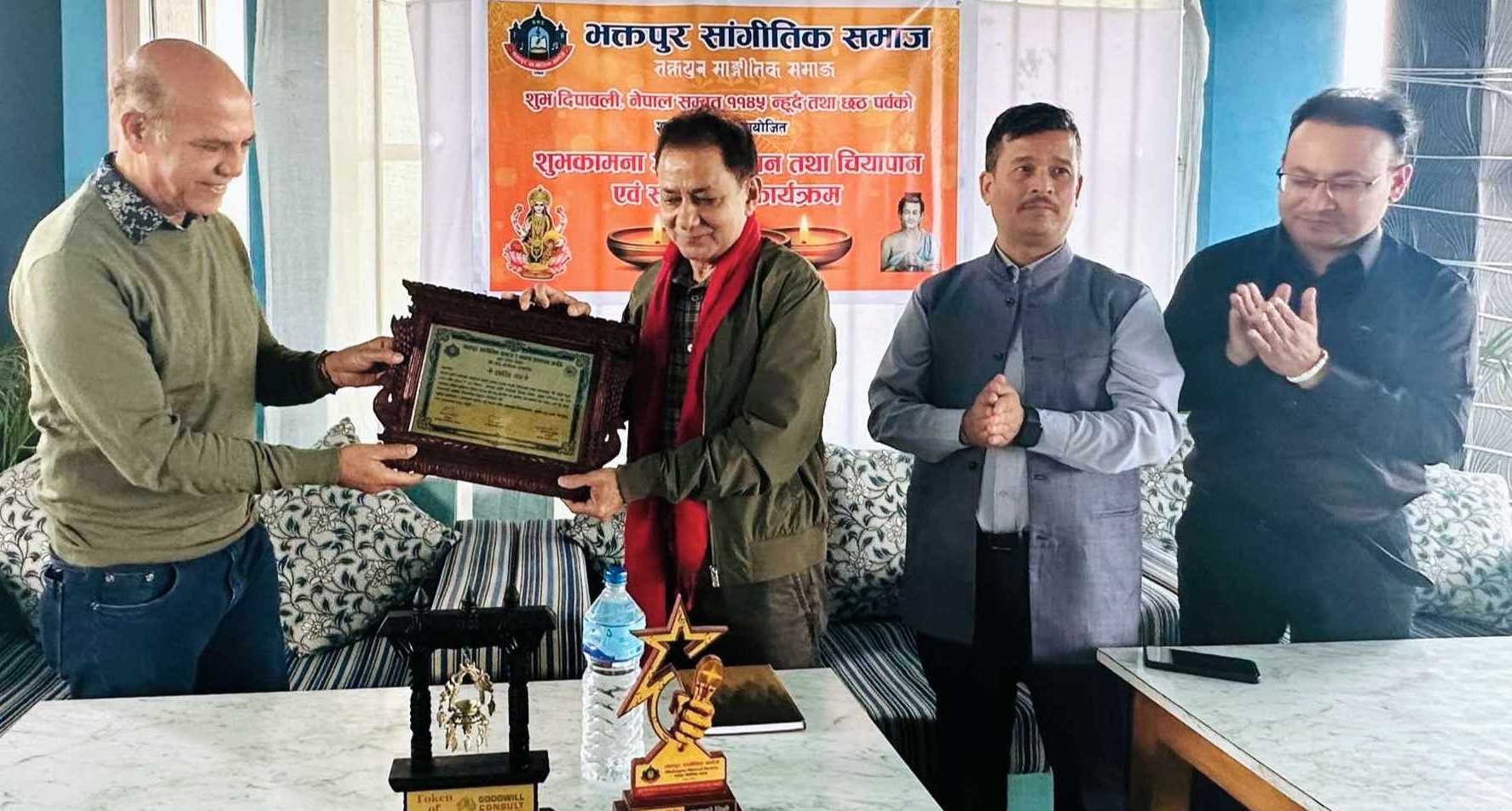 वरिष्ठ गायक मधु क्षेत्री सम्मानित