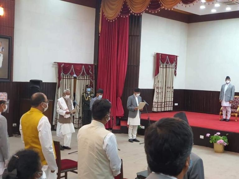 मन्त्रिपरिषद् पुनर्गठन, हेर्नुहोस् मन्त्रिमण्डल